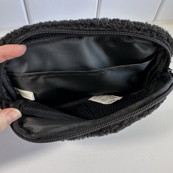 Victoria's Secret PINK Sherpa Cozy Fleece Fanny Pack Crossbody Black. Preowned - Picture 8 of 10